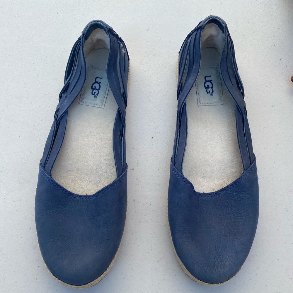 Ugg Blue flat slip on shoes 7 fur detail